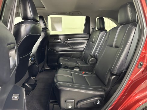 Used 2017 Toyota Highlander AWD V6 image 13