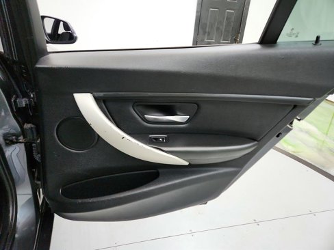 Used 2017 BMW 320i Sedan image 28
