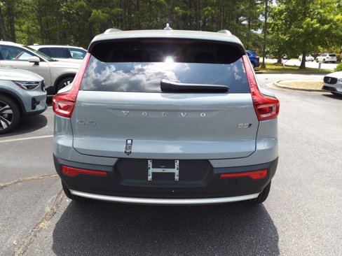 New 2025 Volvo XC40 B5 Core w/ Climate Package image 4