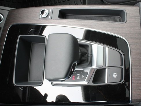 Used 2024 Audi Q5 2.0T Premium w/ Convenience Package image 24
