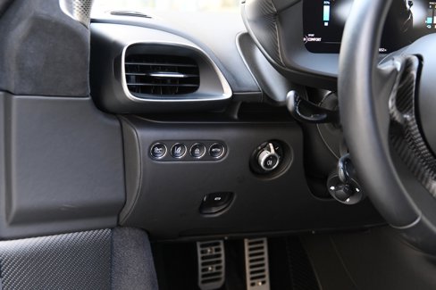 Used 2023 McLaren Artura image 16