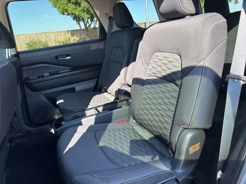Used 2022 Nissan Pathfinder SV w/ SV Premium Package image 22