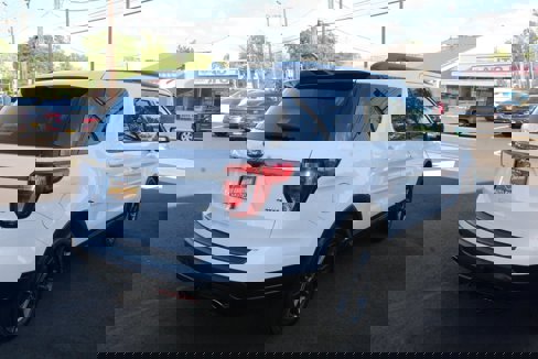 Used 2019 Ford Explorer XLT w/ Equipment Group 202A image 3