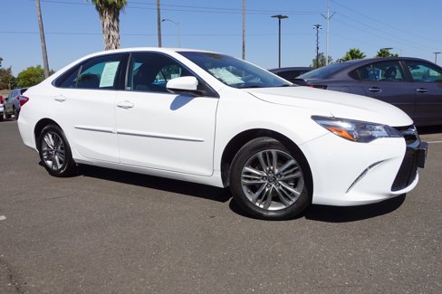 Used 2017 Toyota Camry SE image 4