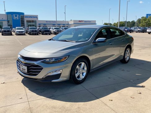 Used 2024 Chevrolet Malibu LT image 3