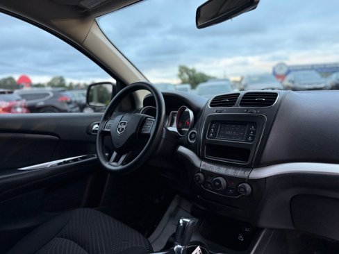 Used 2020 Dodge Journey SE image 38