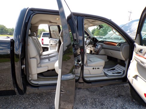 Used 2008 Chevrolet Silverado 2500 LTZ w/ Suspension Package, Off-Road image 4