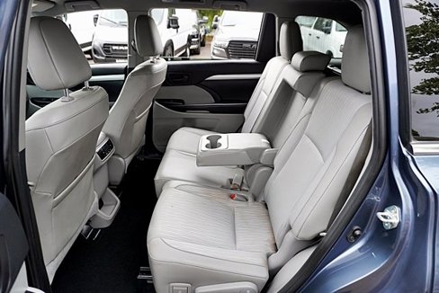 Used 2019 Toyota Highlander LE image 17