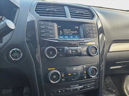 Used 2018 Ford Explorer XLT image 13