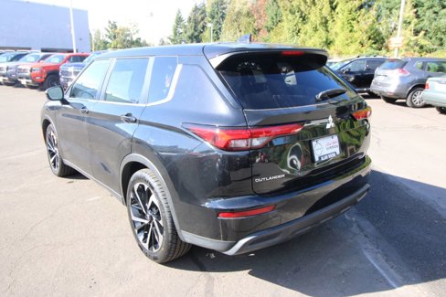 Used 2022 Mitsubishi Outlander ES image 3