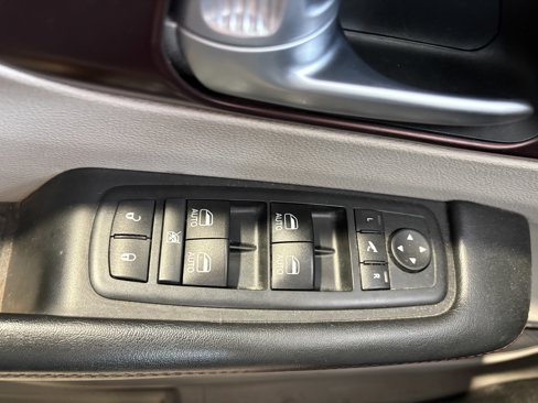 Used 2017 Chrysler Pacifica Limited image 10