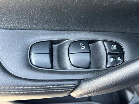 Used 2022 Nissan Rogue Sport S image 25
