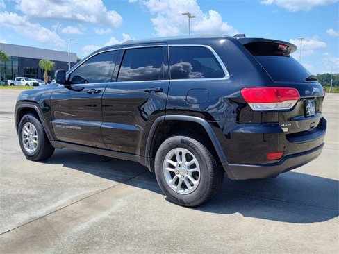 Used 2019 Jeep Grand Cherokee Laredo image 4