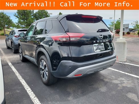 Used 2023 Nissan Rogue SV image 2
