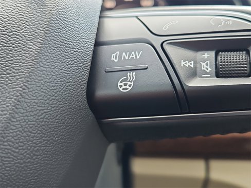 Used 2020 Audi Q5 e Prestige w/ Prestige Package image 24