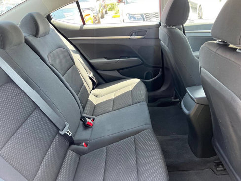 Used 2019 Hyundai Elantra SE image 9