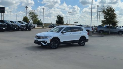 Used 2024 Volkswagen Tiguan SE image 4