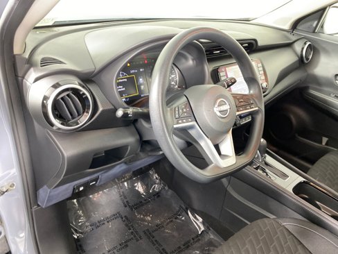 Used 2022 Nissan Kicks SV image 9