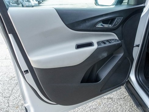 Used 2018 Chevrolet Equinox LS image 19