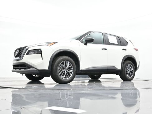 Used 2023 Nissan Rogue S image 32