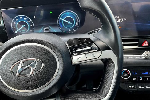 Used 2023 Hyundai Elantra Limited image 24