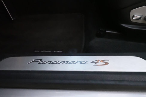 Used 2013 Porsche Panamera 4S image 12