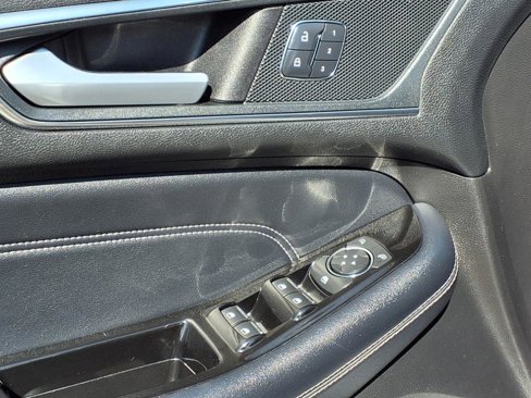 Used 2018 Ford Edge Titanium image 26