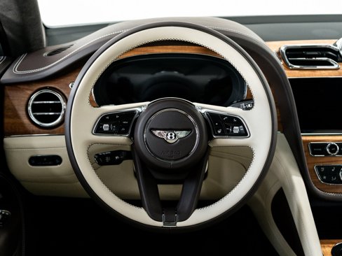 New 2025 Bentley Bentayga image 30