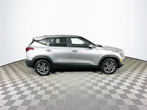 Used 2021 Kia Seltos LX image 12
