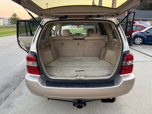 Used 2004 Toyota Highlander Limited image 18