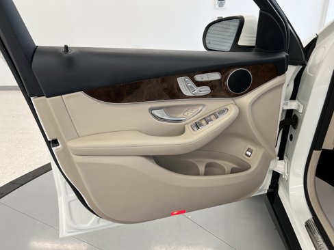 Used 2017 Mercedes-Benz GLC 300 4MATIC w/ Premium 1 Package image 32