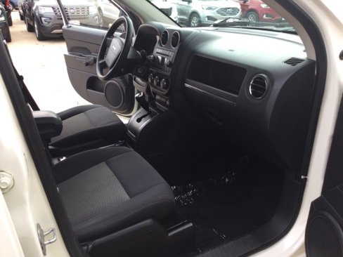 Used 2010 Jeep Compass Sport image 17