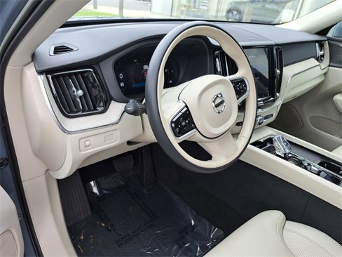 Used 2022 Volvo XC60 B5 Inscription w/ Climate Package image 8