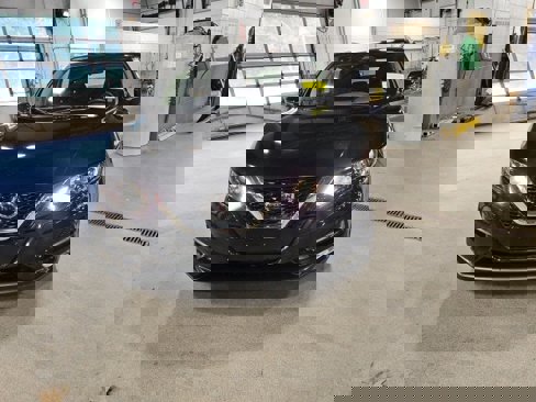 Used 2021 Nissan Rogue Sport SV image 3