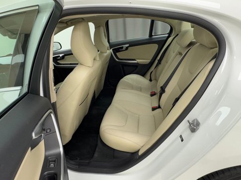 Used 2016 Volvo S60 T5 Premier image 9
