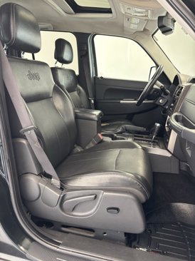 Used 2012 Jeep Liberty Limited Jet w/ Comfort/Convenience Group image 23
