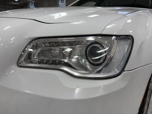 Used 2019 Chrysler 300 Limited image 5