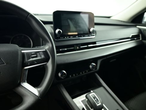 Used 2022 Mitsubishi Outlander ES image 14
