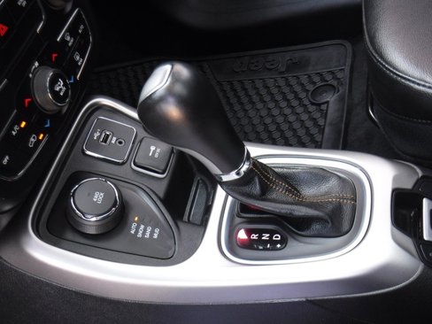 Certified 2019 Jeep Compass Latitude w/ Cold Weather Group image 21