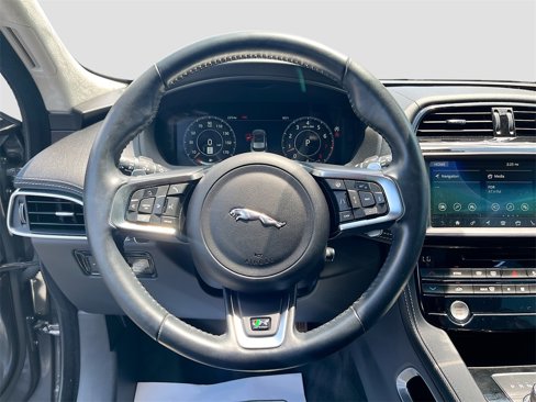 Used 2019 Jaguar F-PACE R-Sport image 11