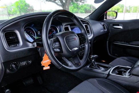 Used 2019 Dodge Charger SXT image 3