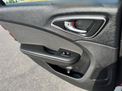 Used 2016 Chrysler 200 Limited image 19