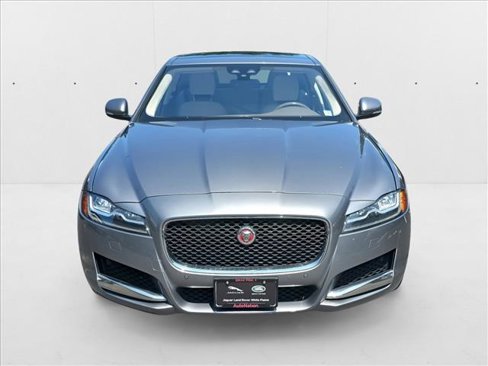 Used 2020 Jaguar XF Premium image 2