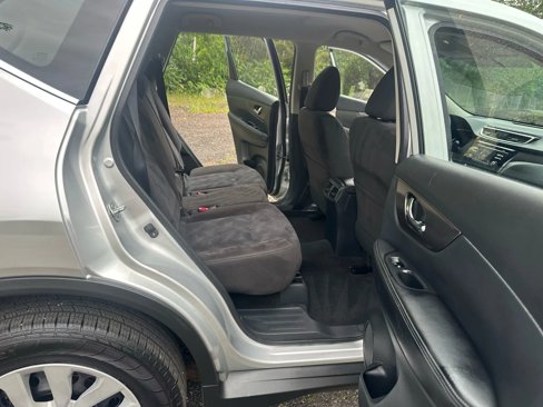 Used 2015 Nissan Rogue S image 15
