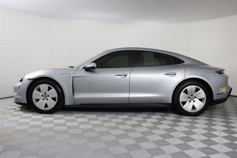 Certified 2022 Porsche Taycan image 2