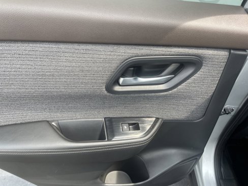 Used 2022 Nissan Rogue SV image 53