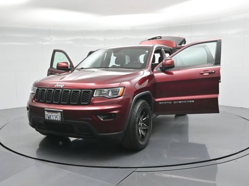 Used 2017 Jeep Grand Cherokee Laredo image 32