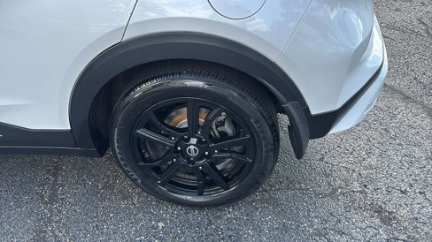 Used 2021 Nissan Kicks SR w/ SR Premium Package image 9