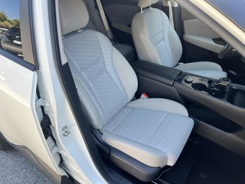 Used 2023 Nissan Rogue SV image 15