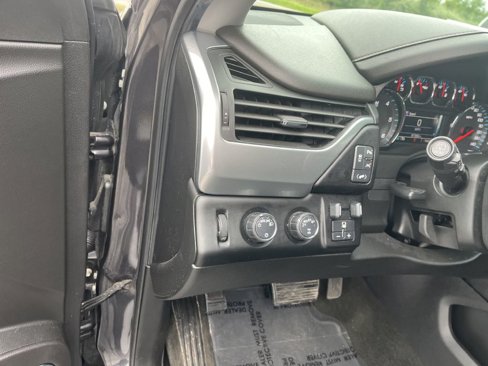 Used 2018 Chevrolet Suburban LT image 21
